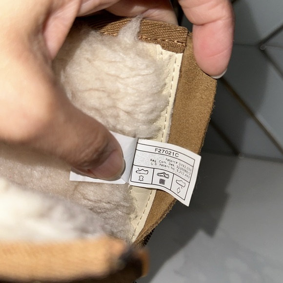 UGG Kids Boots back zipper size 1. Still in good condition. - Picture 8 of 13